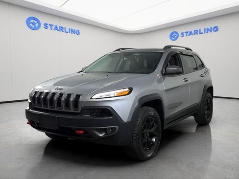 Used 2017 Jeep Cherokee Trailhawk AWD/4WD image 16