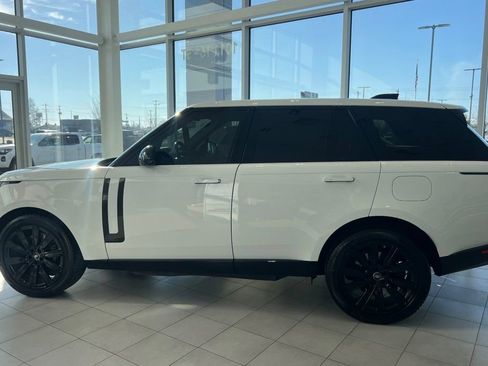 Used 2024 Land Rover Range Rover Autobiography image 3