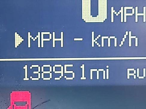 Used 2016 Chrysler Town & Country Touring image 12