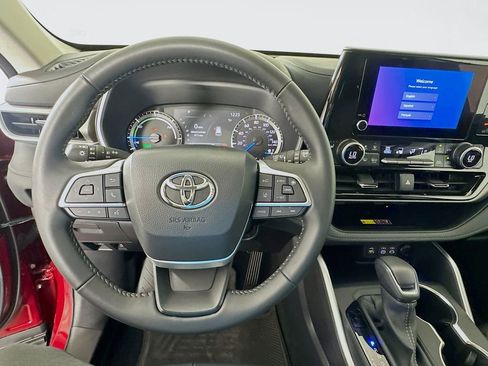 Certified 2026 Toyota Highlander XLE AWD/4WD image 11