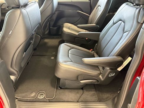 New 2026 Chrysler Pacifica Select AWD/4WD image 7