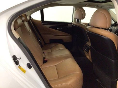 Used 2013 Lexus LS 460 w/ Comfort Pkg RWD image 7