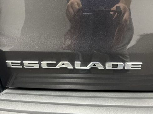 Certified 2018 Cadillac Escalade Platinum AWD/4WD image 33
