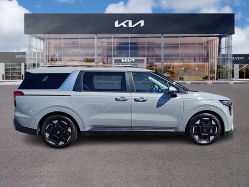Used 2025 Kia Carnival EX image 7