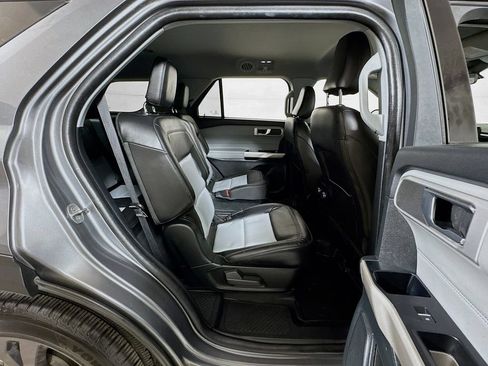 Used 2022 Ford Explorer XLT w/ Equipment Group 202A RWD image 27
