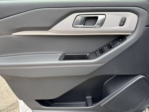 New 2026 Ford Explorer Active RWD image 11