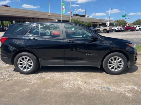 Used 2020 Chevrolet Equinox LS w/ LPO, Floor Liner Package image 5