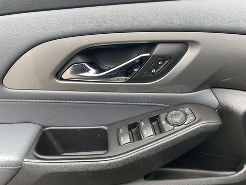 Used 2020 Chevrolet Traverse LT image 22