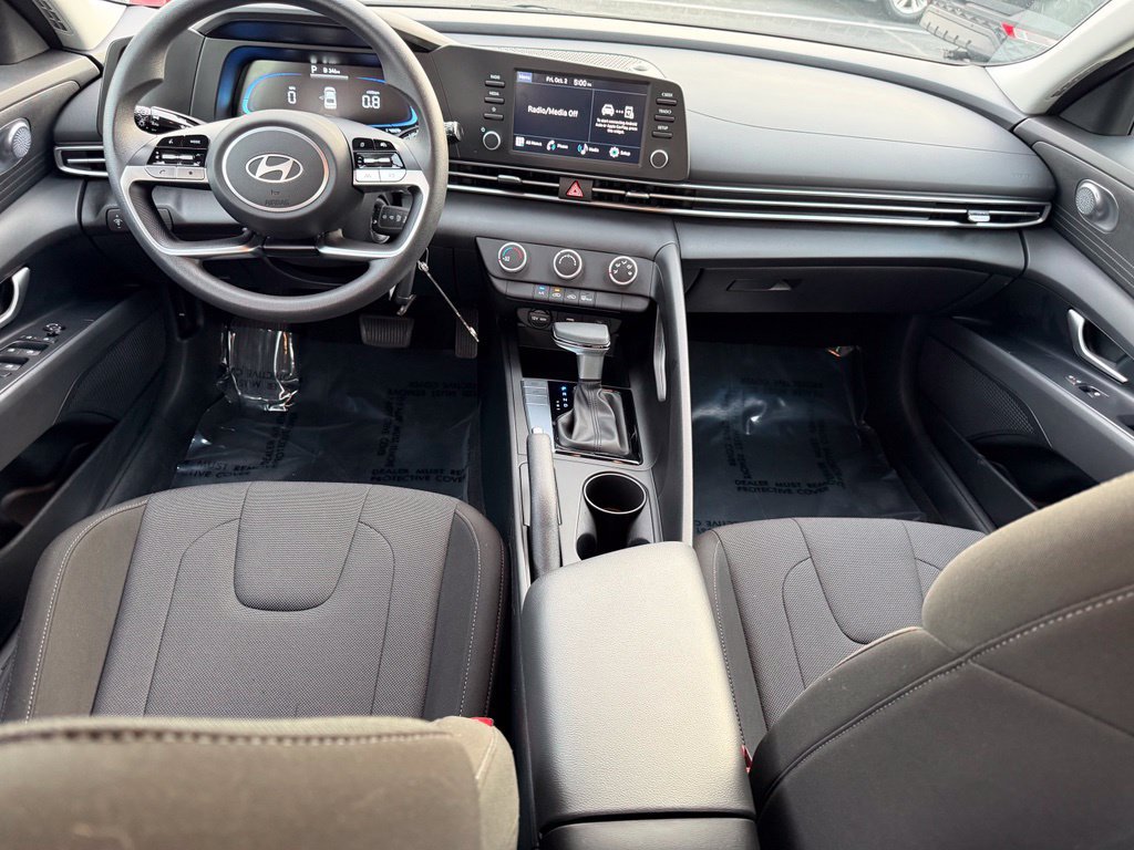 Used 2025 Hyundai Elantra SE FWD image 18