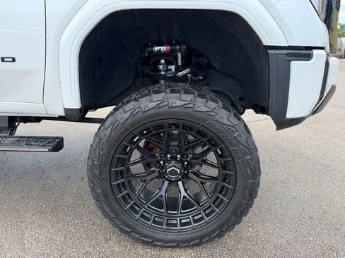Used 2025 GMC Sierra 2500 Denali w/ Technology Package AWD/4WD image 17