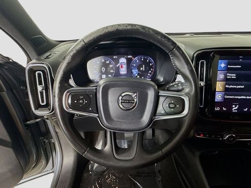 Used 2019 Volvo XC40 T4 Momentum FWD image 13