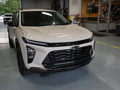 New 2026 Chevrolet Trax ACTIV w/ Sunroof Package FWD image 3
