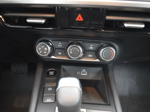 Used 2025 Nissan Kicks S image 11