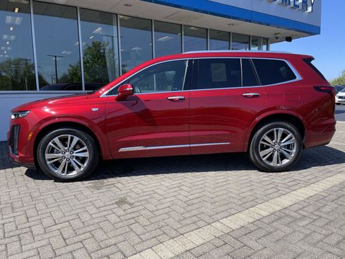 Used 2025 Cadillac XT6 Premium Luxury w/ Platinum Package AWD/4WD image 2