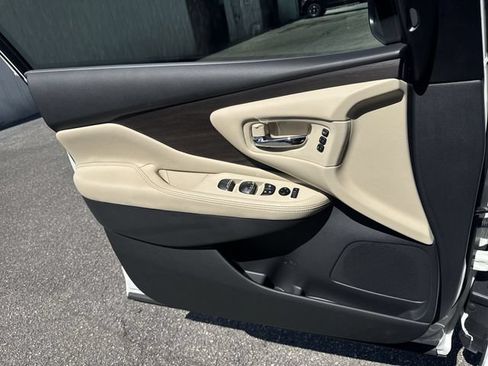Used 2024 Nissan Murano Platinum w/ Cargo Package FWD image 26