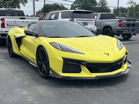 Used 2023 Chevrolet Corvette Z06 w/ Z07 Performance Package RWD image 2