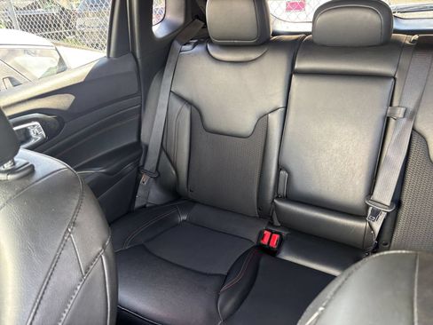 Used 2025 Jeep Compass Trailhawk AWD/4WD image 38