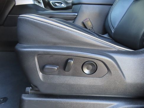 Used 2021 GMC Yukon XL SLT image 8