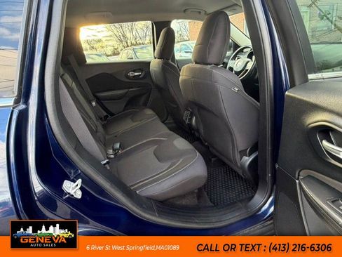 Used 2015 Jeep Cherokee Latitude w/ Comfort/Convenience Group image 12