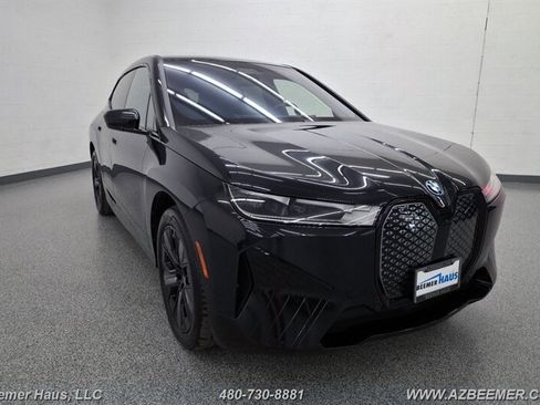 Used 2024 BMW iX xDrive50 w/ Premium Package AWD/4WD image 9