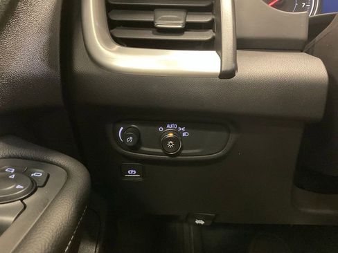 Used 2024 GMC Terrain SLE image 15