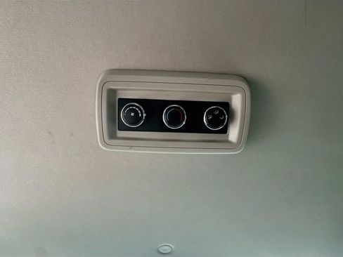 Used 2019 Dodge Grand Caravan SE FWD image 24