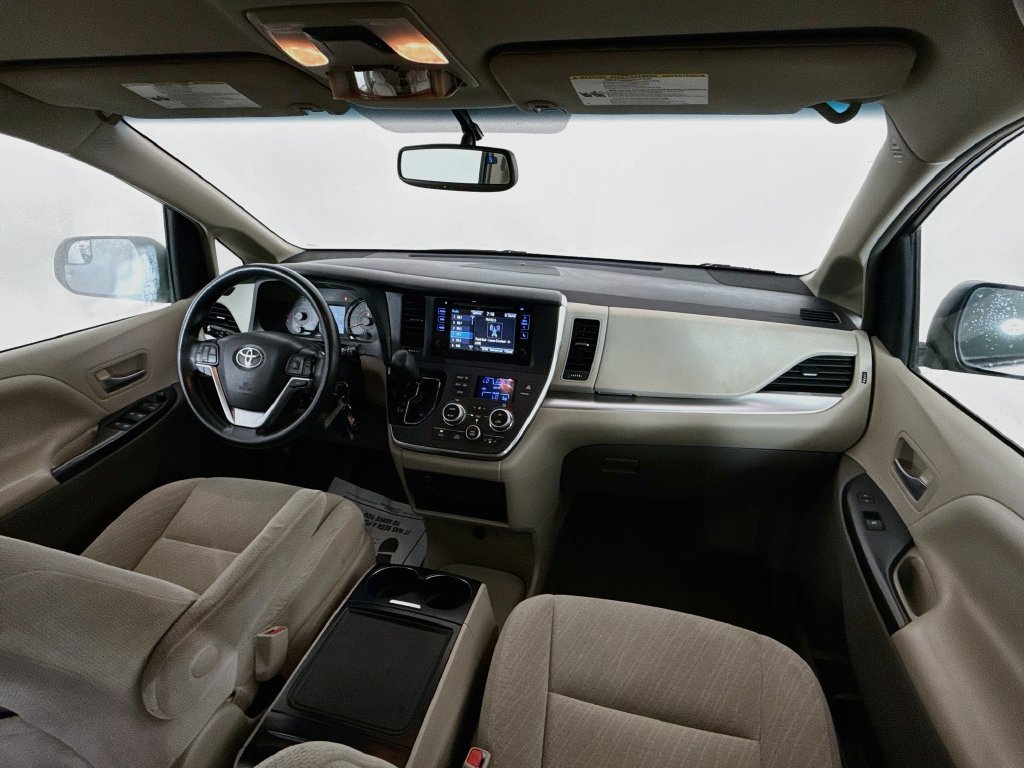 Used 2017 Toyota Sienna LE FWD image 22