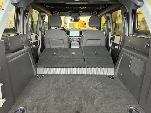 Used 2023 Ford Bronco Wildtrak image 31