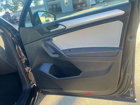 Used 2022 Volkswagen Tiguan S image 30