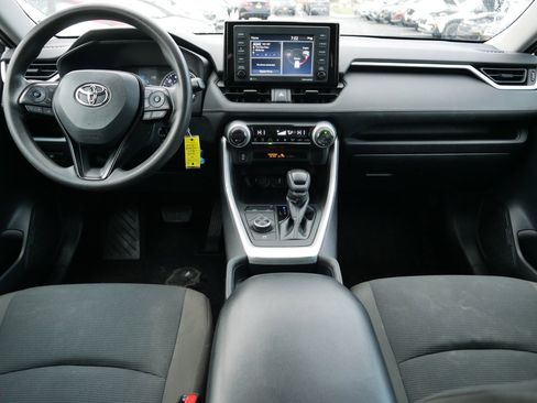 Used 2021 Toyota RAV4 LE image 10