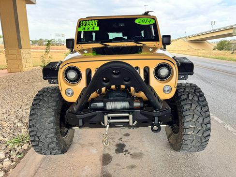 Used 2014 Jeep Wrangler Unlimited Rubicon w/ Max Tow Package AWD/4WD image 8