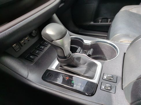 Used 2019 Toyota Highlander XLE AWD/4WD image 20