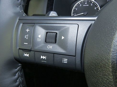 New 2025 Nissan Pathfinder SV image 24