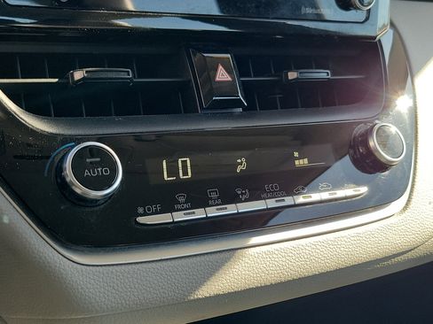 Used 2022 Toyota Corolla LE image 28