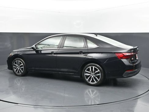 Used 2026 Volkswagen Jetta SE FWD image 3