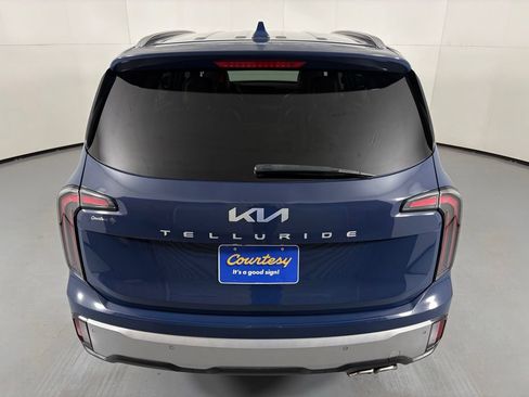 Used 2023 Kia Telluride EX w/ EX Captain's Chair Package FWD image 7