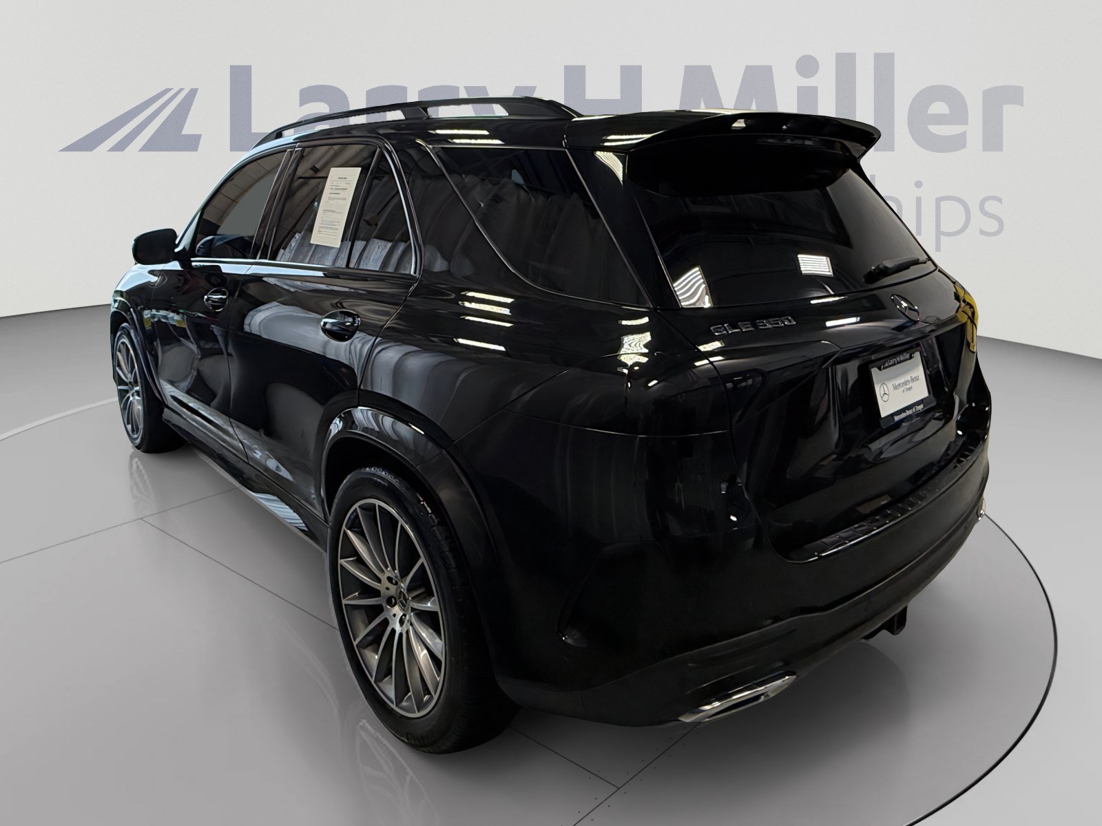 Used 2024 Mercedes-Benz GLE 350 4MATIC image 3