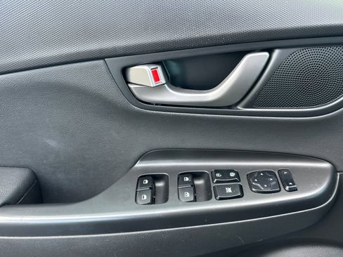 Used 2021 Hyundai Kona Limited w/ Cargo Package image 11