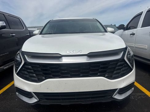 Used 2025 Kia Sportage LX FWD image 2