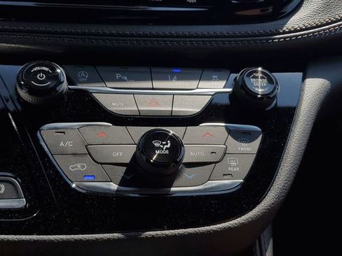 New 2026 Chrysler Pacifica Pinnacle image 30