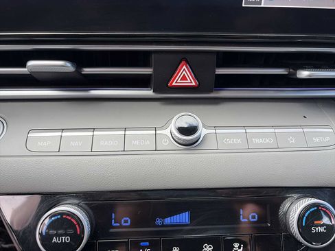 Used 2024 Hyundai Elantra SEL FWD image 12
