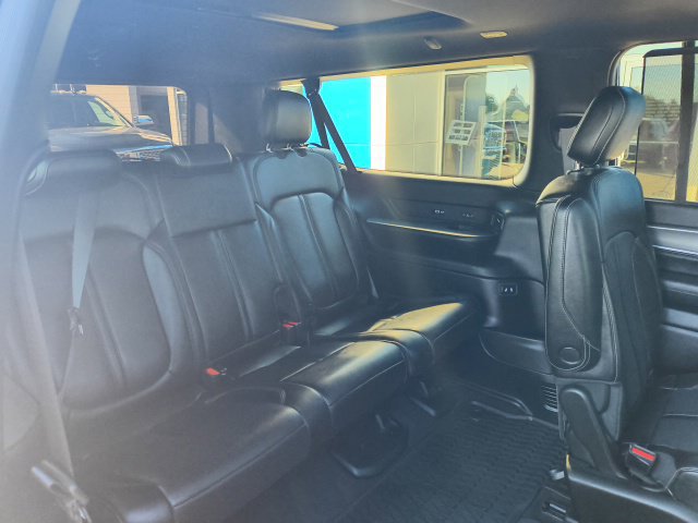 Used 2024 Jeep Wagoneer L Series II w/ Convenience Group I AWD/4WD image 11