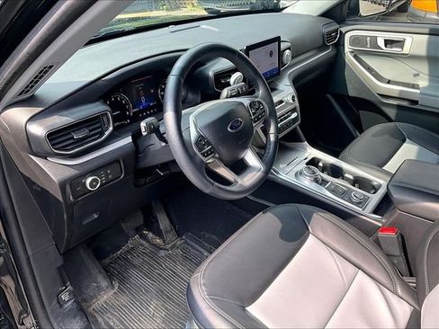 Used 2023 Ford Explorer XLT w/ Equipment Group 202A AWD/4WD image 8