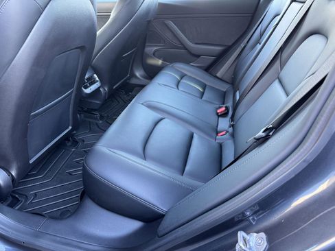 Used 2018 Tesla Model 3 Long Range image 16