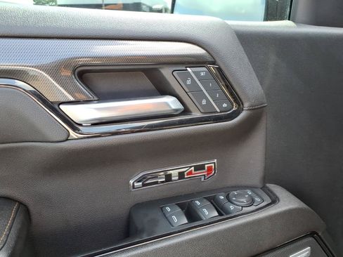 Used 2023 GMC Sierra 1500 AT4 w/ AT4 Premium Package AWD/4WD image 9