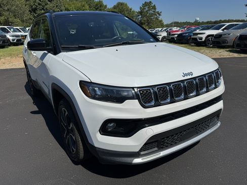Used 2024 Jeep Compass Limited AWD/4WD image 3