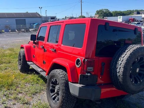 Used 2013 Jeep Wrangler Unlimited Sahara w/ Dual Top Group AWD/4WD image 5