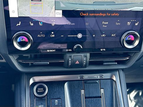 Used 2024 Lexus GX 550 w/ Accessory Package (Z1) AWD/4WD image 34