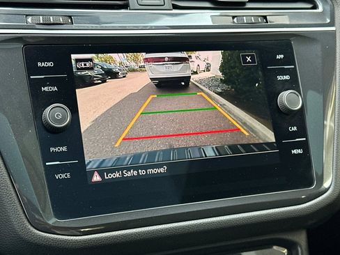 Used 2023 Volkswagen Tiguan SE w/ Panoramic Sunroof Package FWD image 20