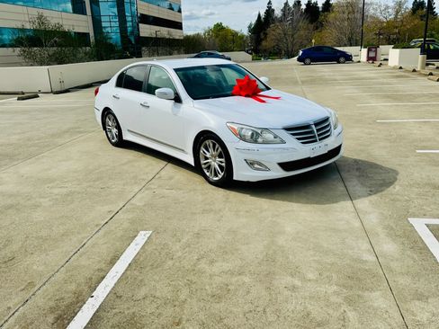 Used 2014 Hyundai Genesis 3.8 RWD image 5